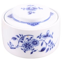Bombonera Acanalada Azul Clásica Modelo 5024 de Royal Copenhagen.