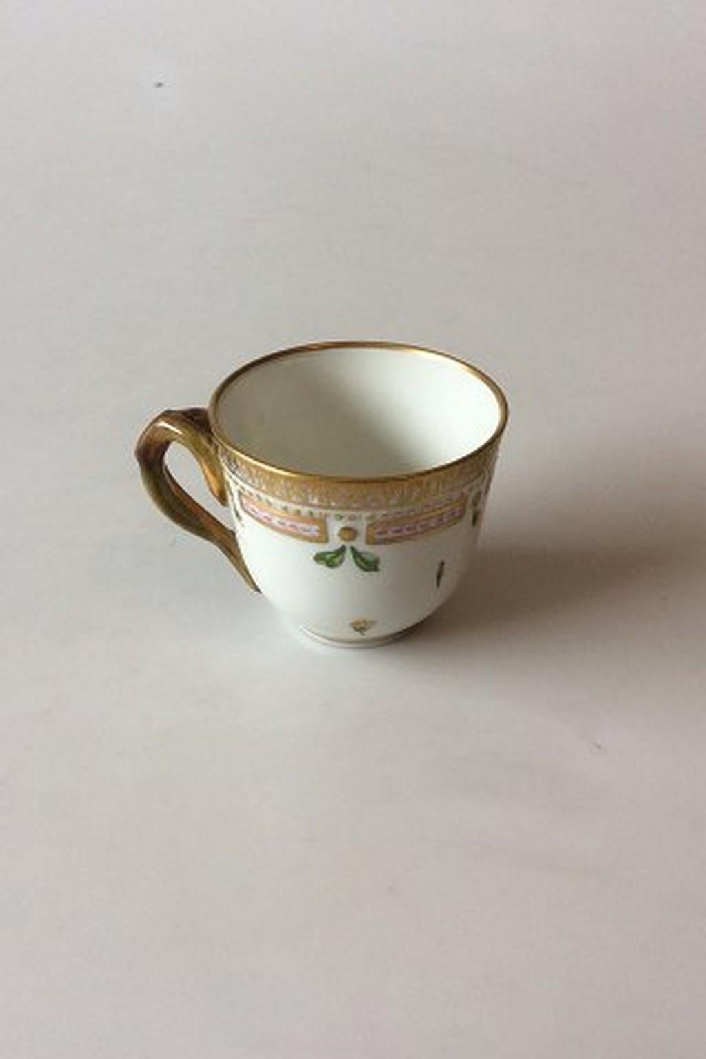 Royal Copenhagen Mokka cup No 020/3618. Measures: 5.6 cm / 2 13/64 in.
Latin name: Draba alpina L.