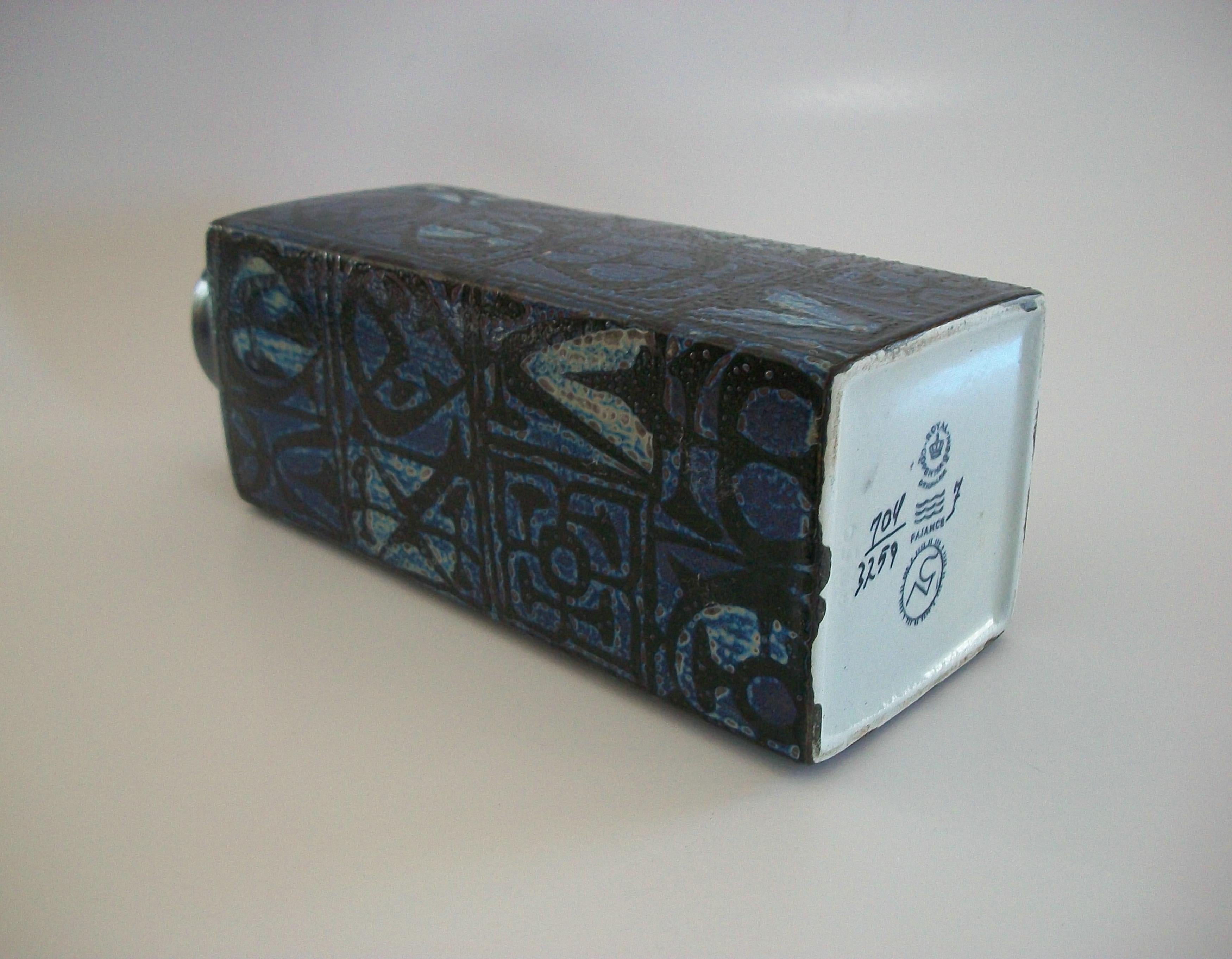 ROYAL COPENHAGEN - Nils Thorsson - Baca Series Fajance Vase - Denmark - C.1970's For Sale 2