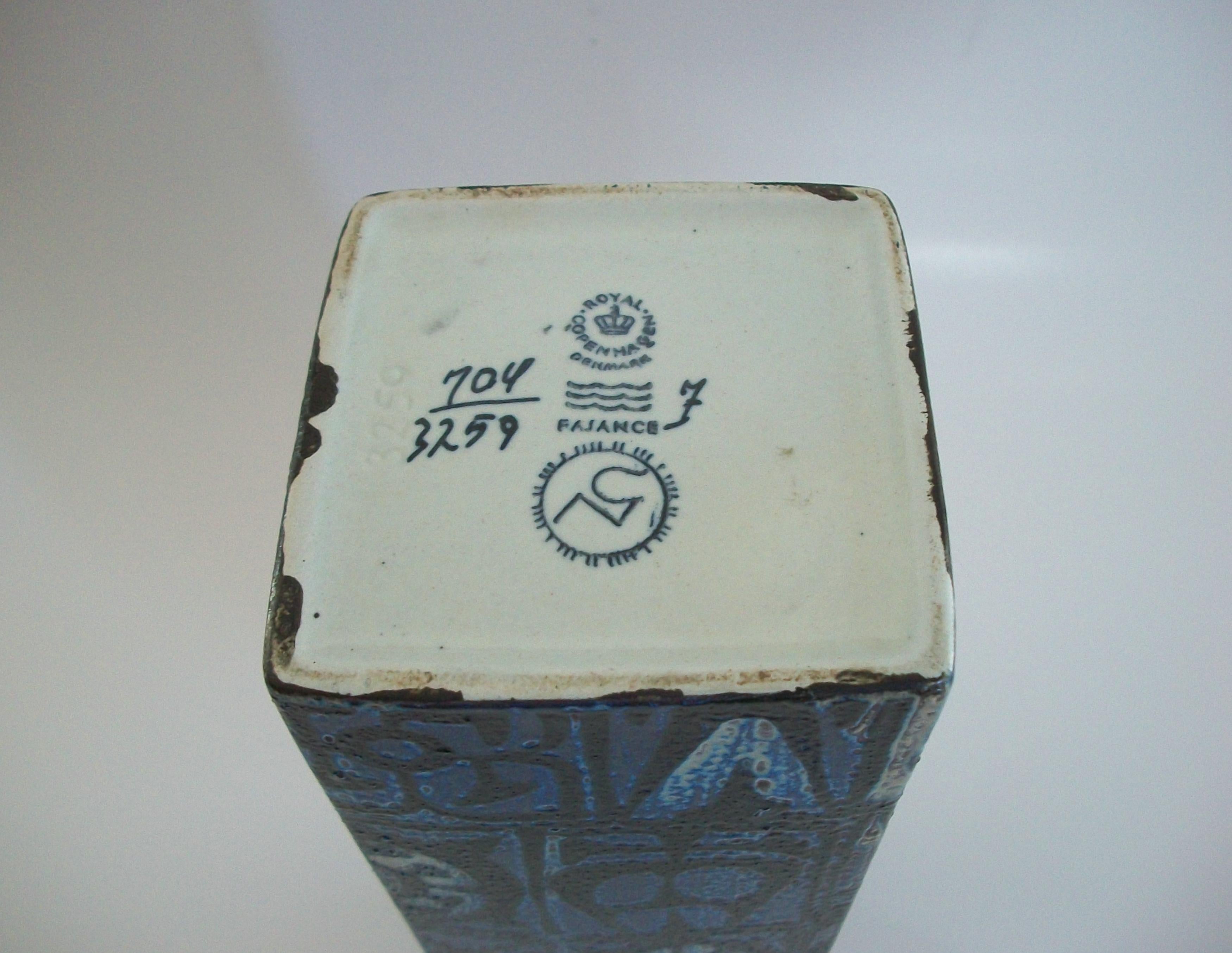 ROYAL COPENHAGEN - Nils Thorsson - Baca Series Fajance Vase - Denmark - C.1970's For Sale 3