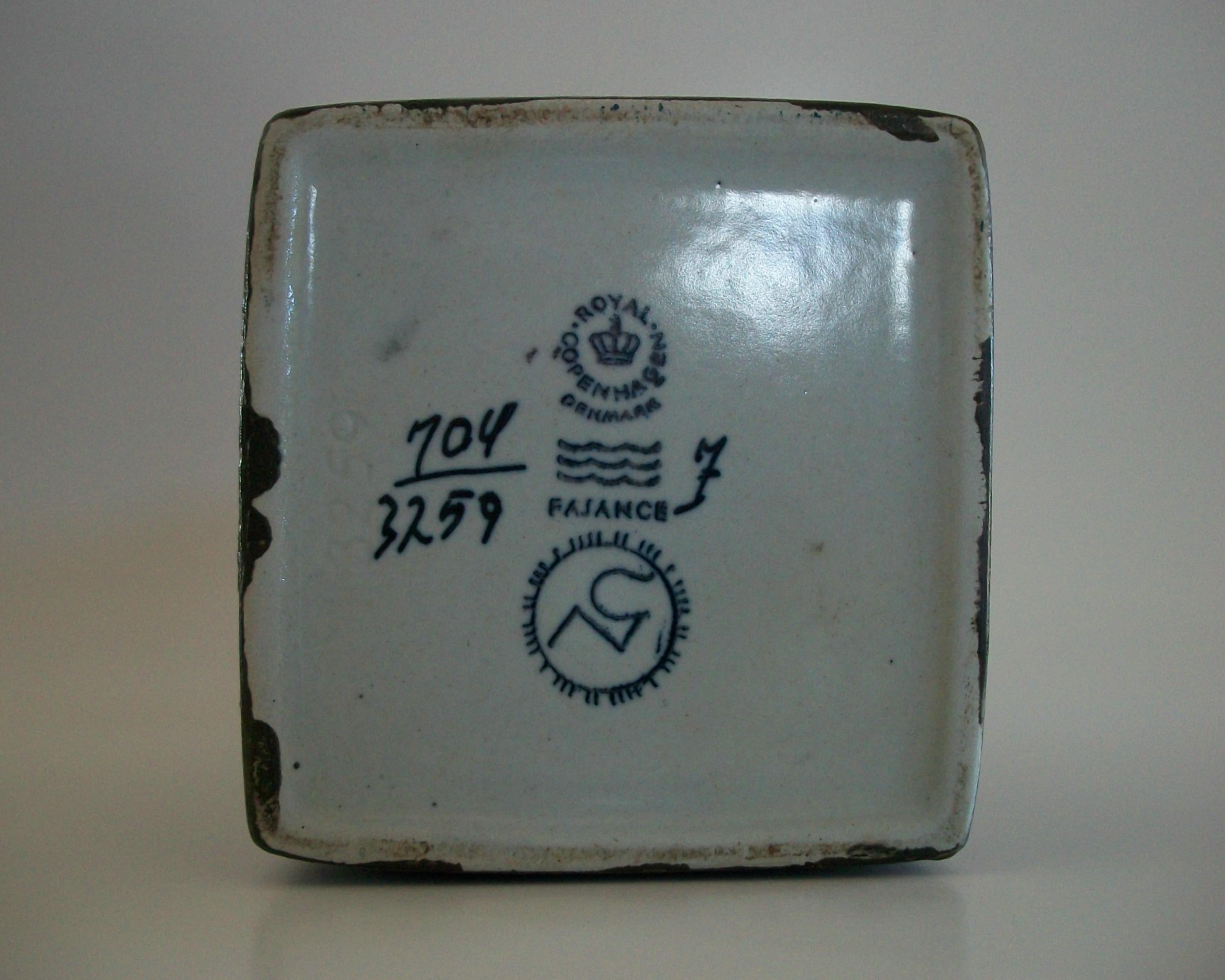 ROYAL COPENHAGEN - Nils Thorsson - Baca Series Fajance Vase - Denmark - C.1970's For Sale 4