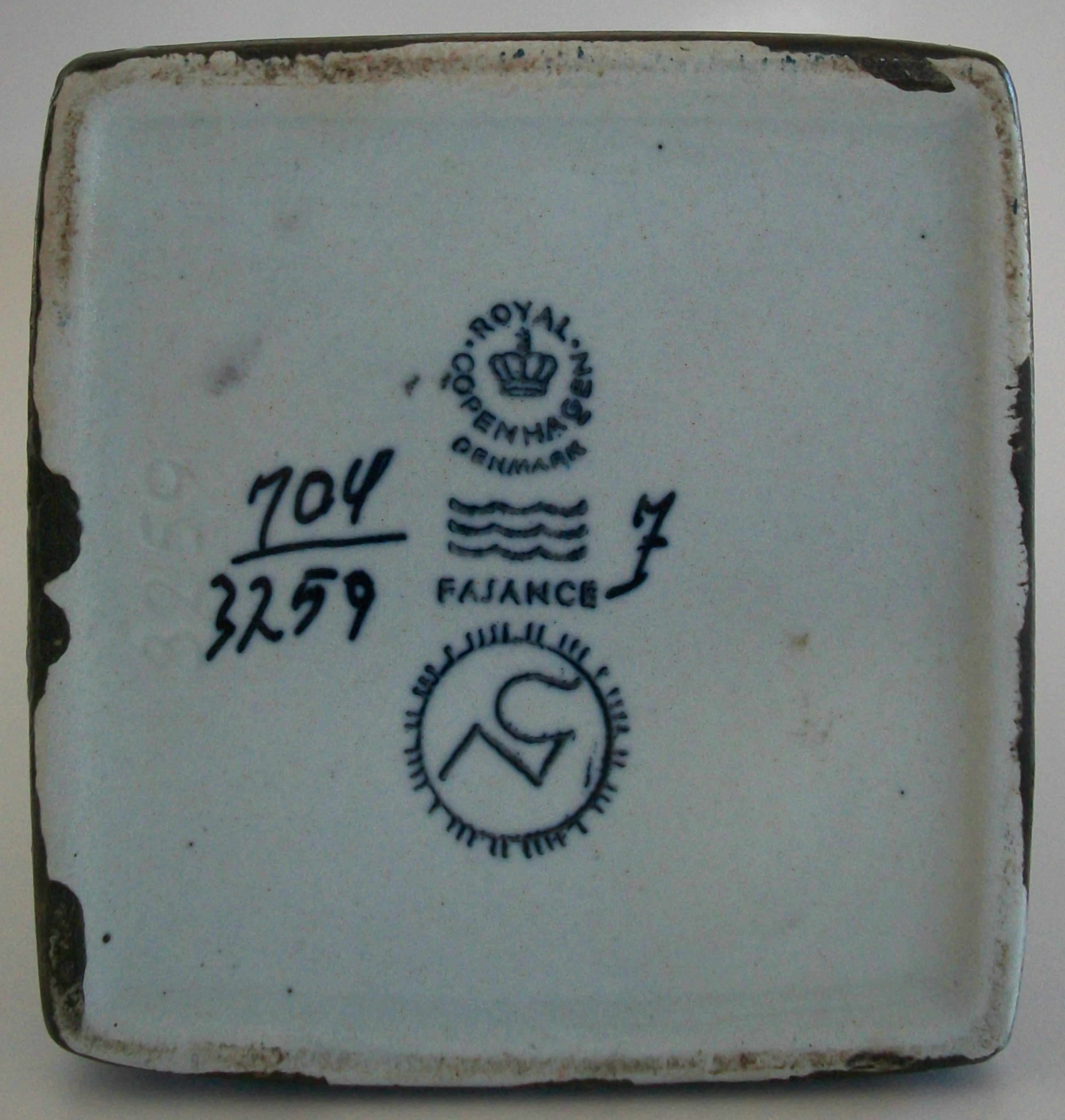 ROYAL COPENHAGEN - Nils Thorsson - Baca Series Fajance Vase - Denmark - C.1970's For Sale 5
