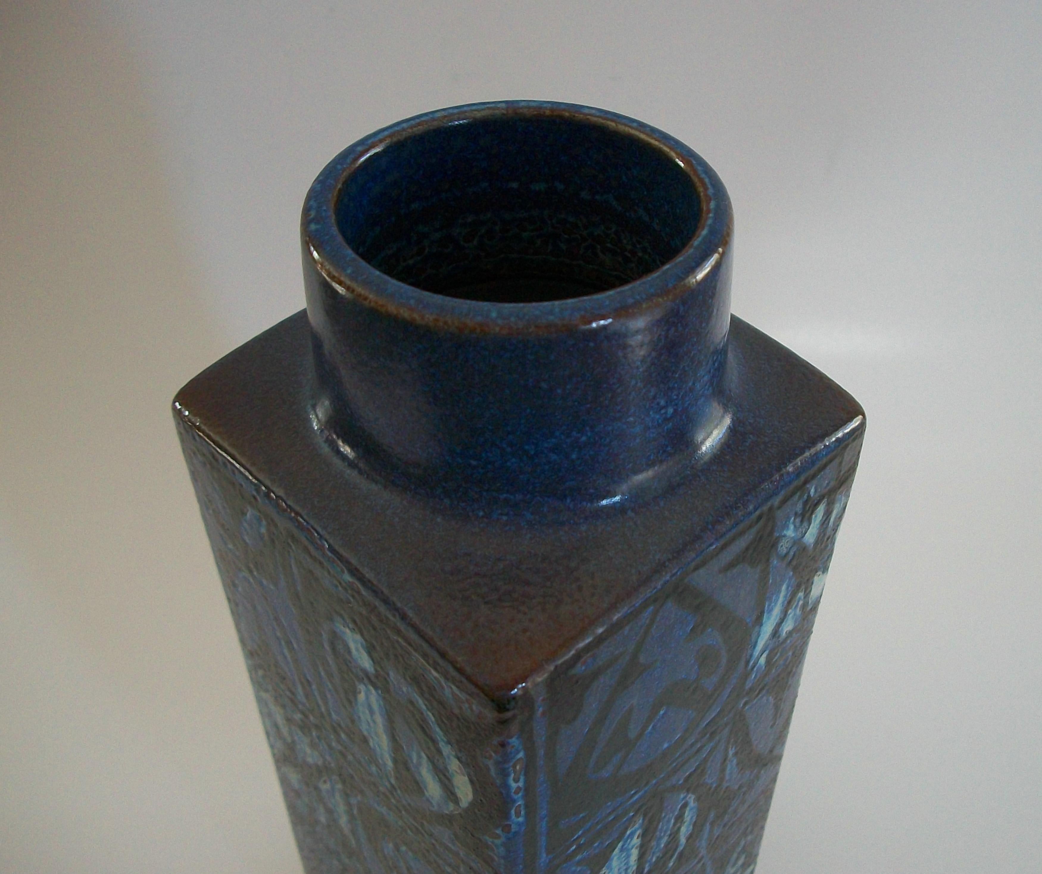 ROYAL COPENHAGEN - Nils Thorsson - Baca Series Fajance Vase - Denmark - C.1970's For Sale 1