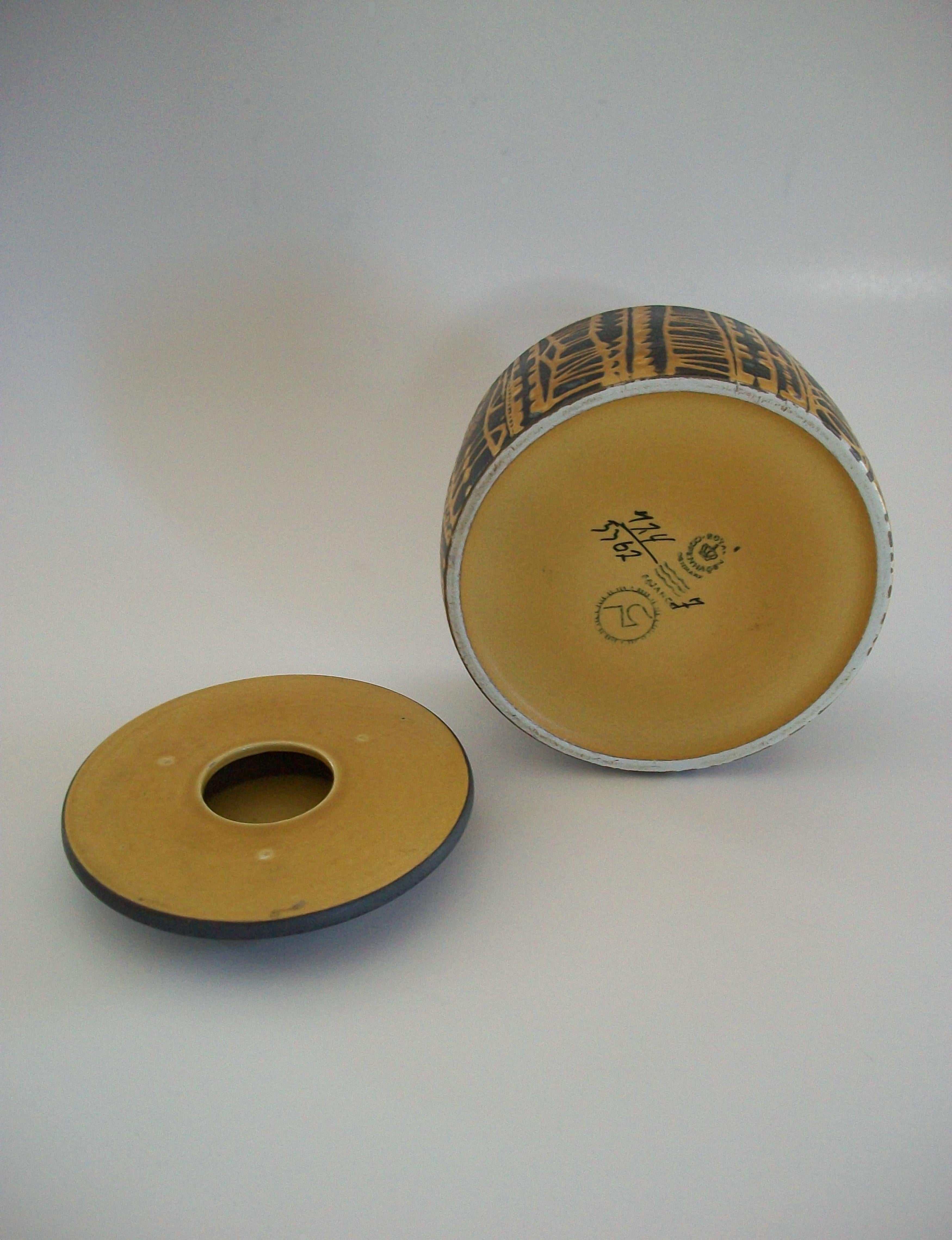 ROYAL COPENHAGEN - Nils Thorsson - Mid Century Fajance Jar - Denmark - C. 1970's For Sale 2