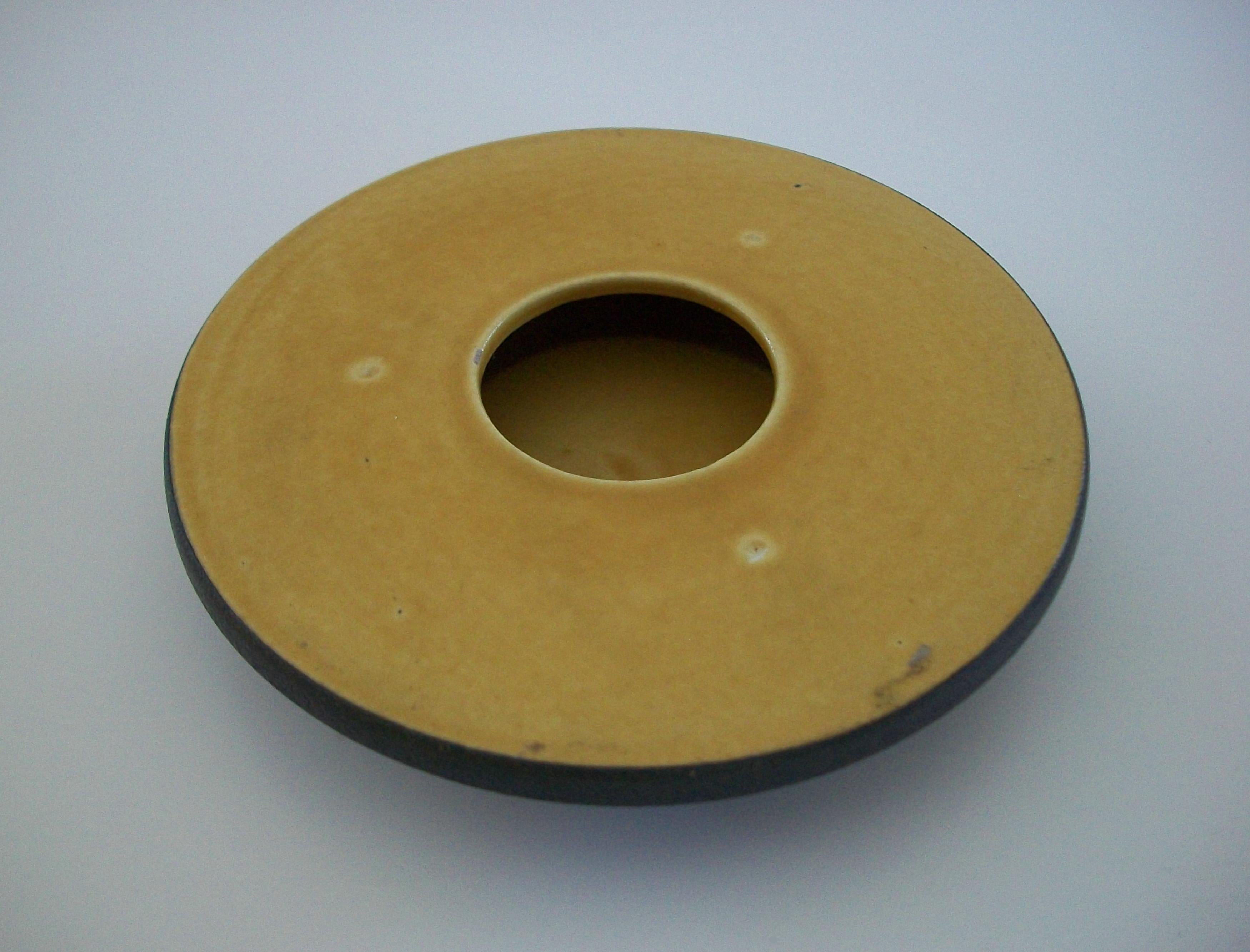 ROYAL COPENHAGEN - Nils Thorsson - Mid Century Fajance Jar - Denmark - C. 1970's For Sale 6