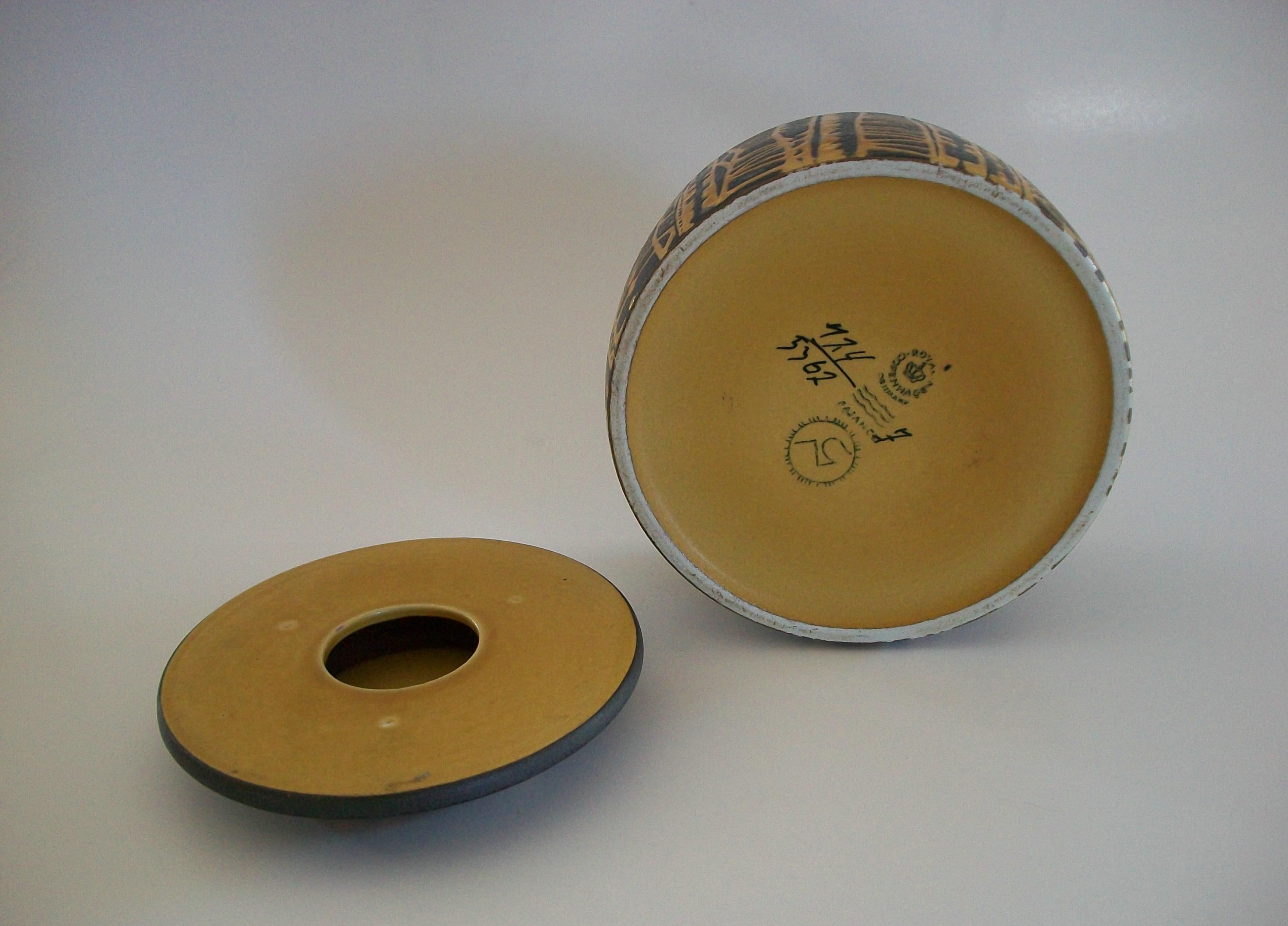 ROYAL COPENHAGEN - Nils Thorsson - Mid Century Fajance Jar - Denmark - C. 1970's For Sale 1