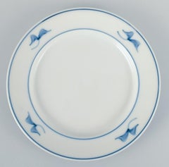 Royal Copenhagen, Noblesse, Satz von acht handbemalten Tellern.