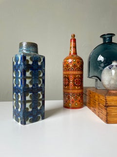 Royal Copenhagen Jarrón moderno orgánico verde azulado, Nils Thorsson, años 60