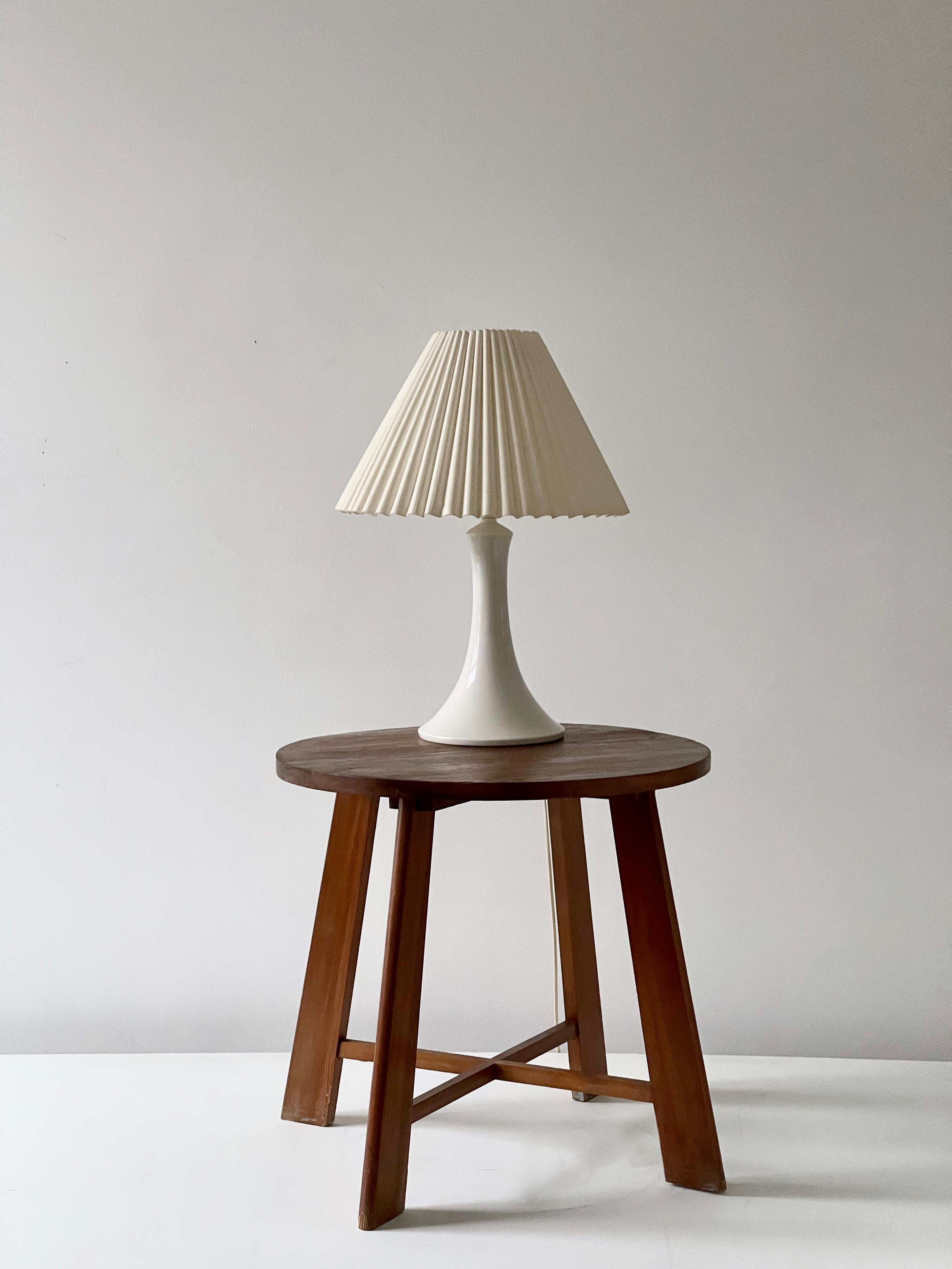 Royal Copenhagen, Original Table Lamp, White Glazed Porcelain, Denmark 1960s For Sale 3