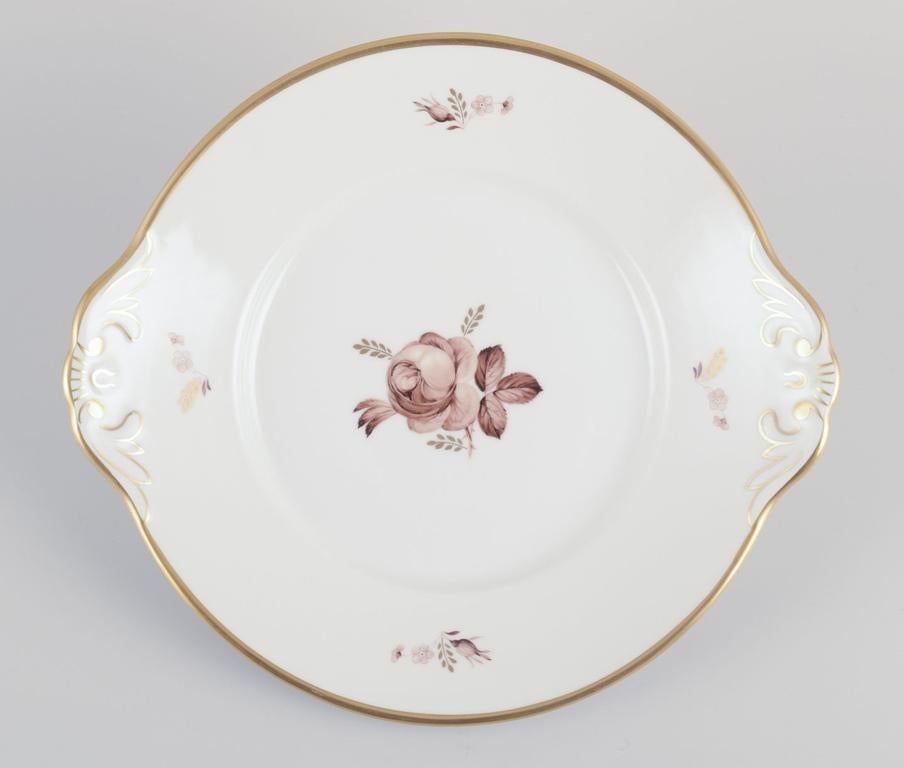 Pre-owned goods are exempt from import duties for U.S. customers. 
Therefore, no import tariffs will be applicable to your purchase.

Royal Copenhagen, oval Brun Rose (Brown Rose) cake dish in porcelain.
Model number: 688/9397.
Dating: