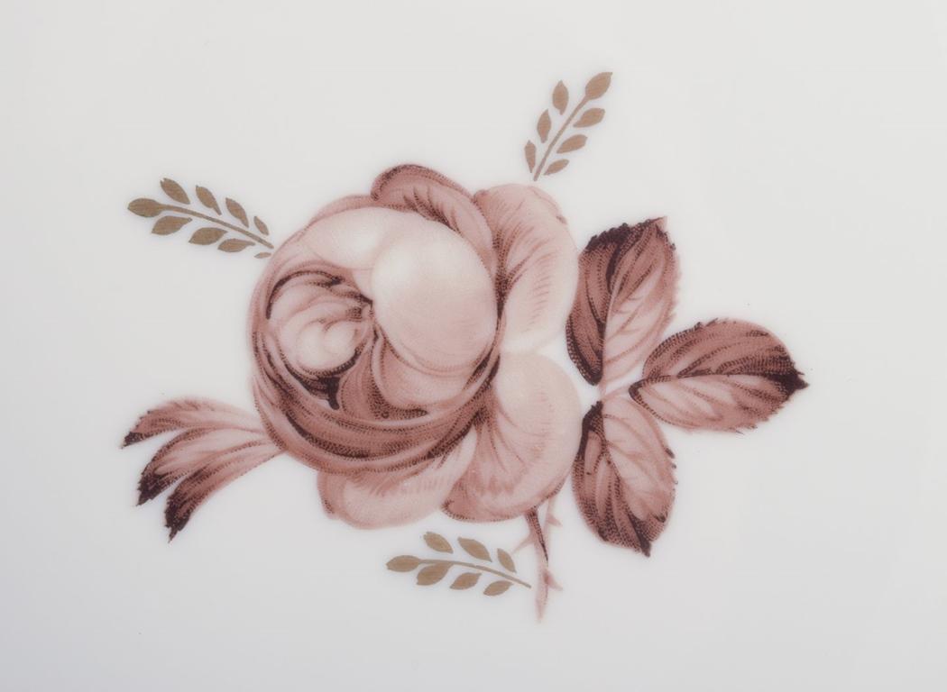 Danese Royal Copenhagen, oval Brown Rose cake dish in porcelain. in vendita