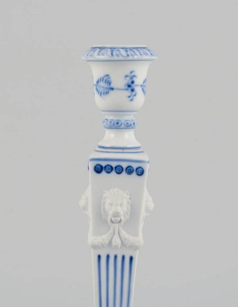 Royal Copenhagen, ein Paar blaue geriffelte Kerzenständer aus Porzellan.
Datiert 1963.
Modell 1/15.
Markiert.
Perfekter Zustand.
Erste Fabrikqualität.
Abmessungen: H 23,0 cm x B 7,6 cm.