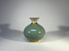 Vase en porcelaine « Pale Green Crackle Glaze » de Royal Copenhagen, n° 2353