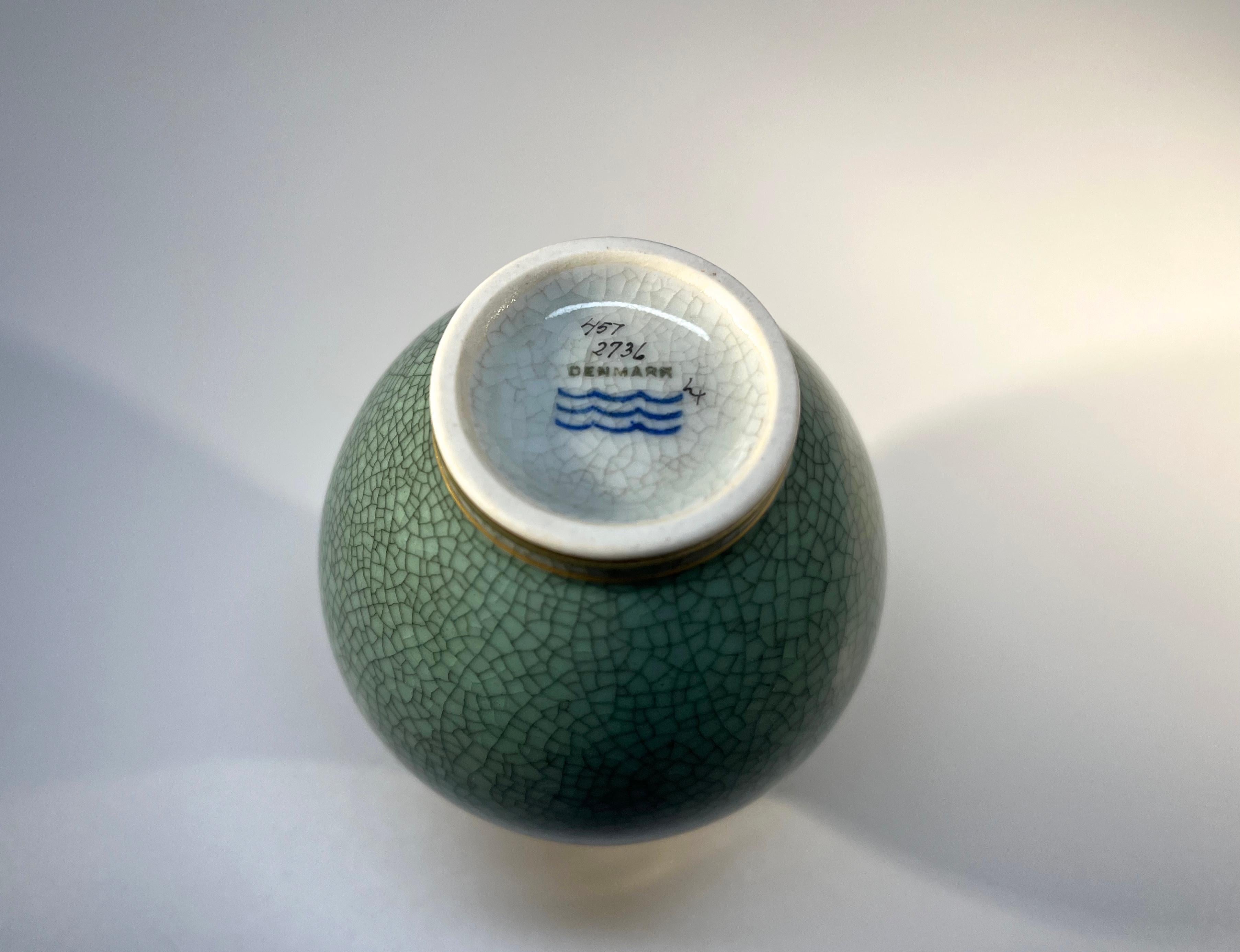 Royal Copenhagen, Blassgrüne Vase mit Crackle-Glasur #2736 (Porzellan) im Angebot