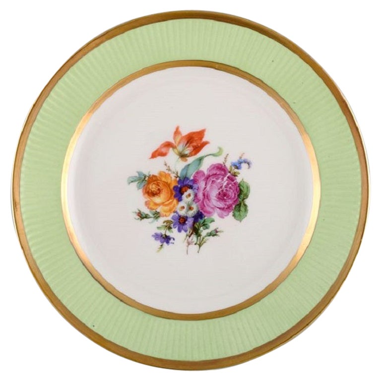 Assiette royale de Copenhague en porcelaine peinte à la main avec motif floral