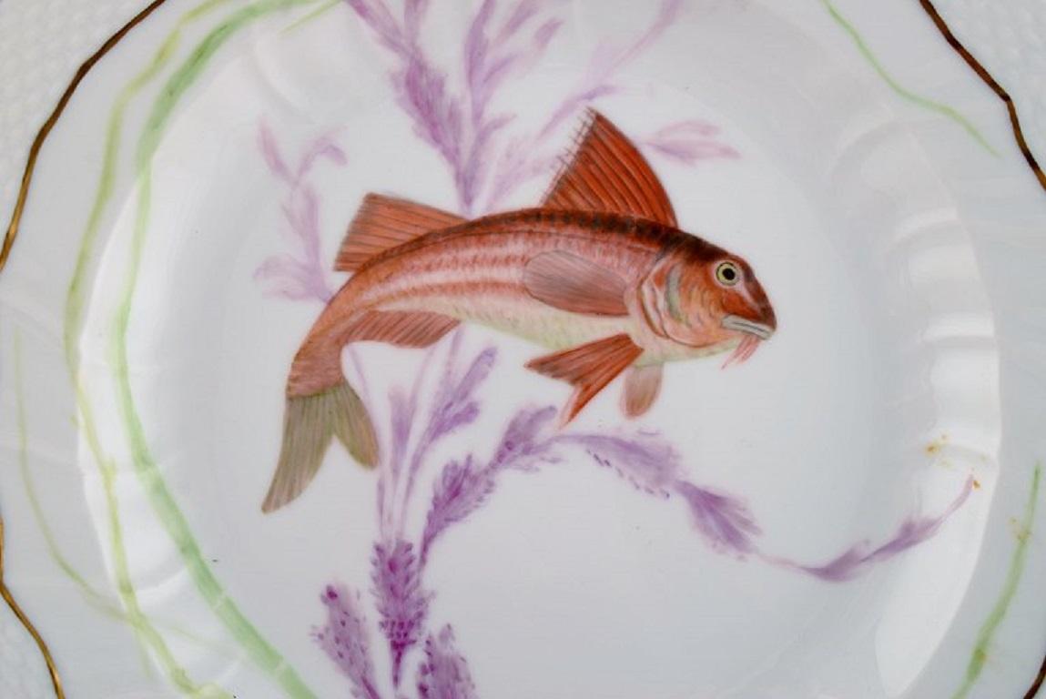 Royal Copenhagen porcelain dinner plate with hand-painted fish motif and golden border. Flora / Fauna Danica style. Dated 1955.
Measures: Diameter: 25.5 cm.
In excellent condition.
Stamped.
3rd factory quality.