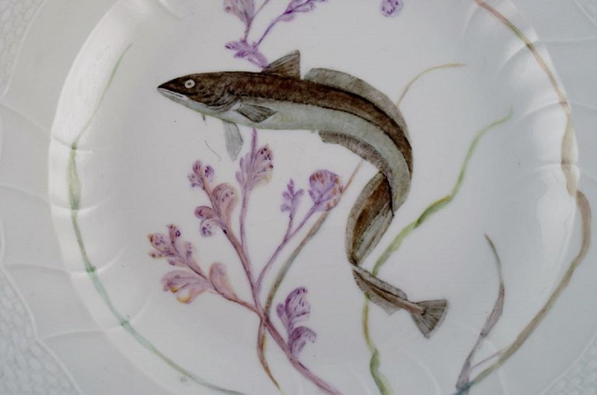 Royal Copenhagen porcelain dinner plate with hand-painted fish motif and golden border. Flora / Fauna Danica style. Dated 1963.
Diameter: 25.5 cm.
In excellent condition.
Stamped.
3rd factory quality.