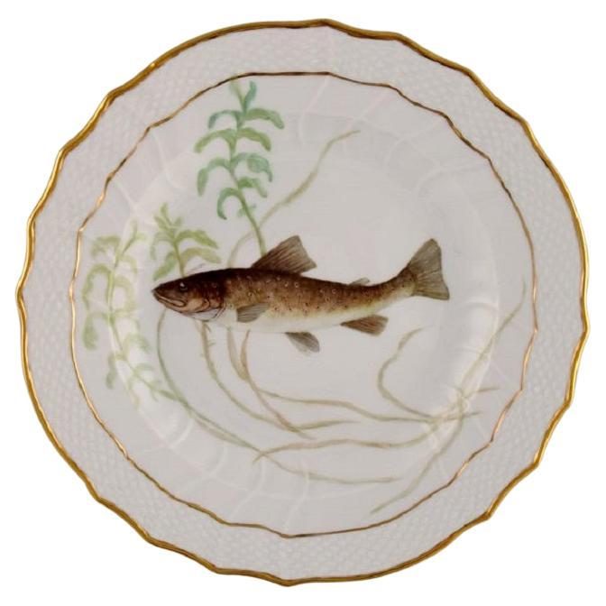 Assiette de table en porcelaine Royal Copenhagen avec motif de poisson peint à la main en vente