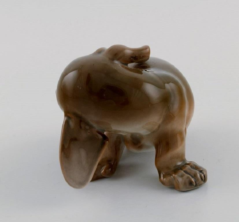 Danois Figurine en porcelaine Royal Copenhagen, Chien de Dachshund Puppy, numéro de modèle 1407 en vente