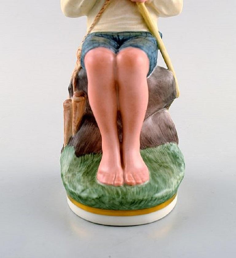 Royal Copenhagen Porzellanfigur in hoher Qualität über Glasur:: Junger Junge im Angebot 1