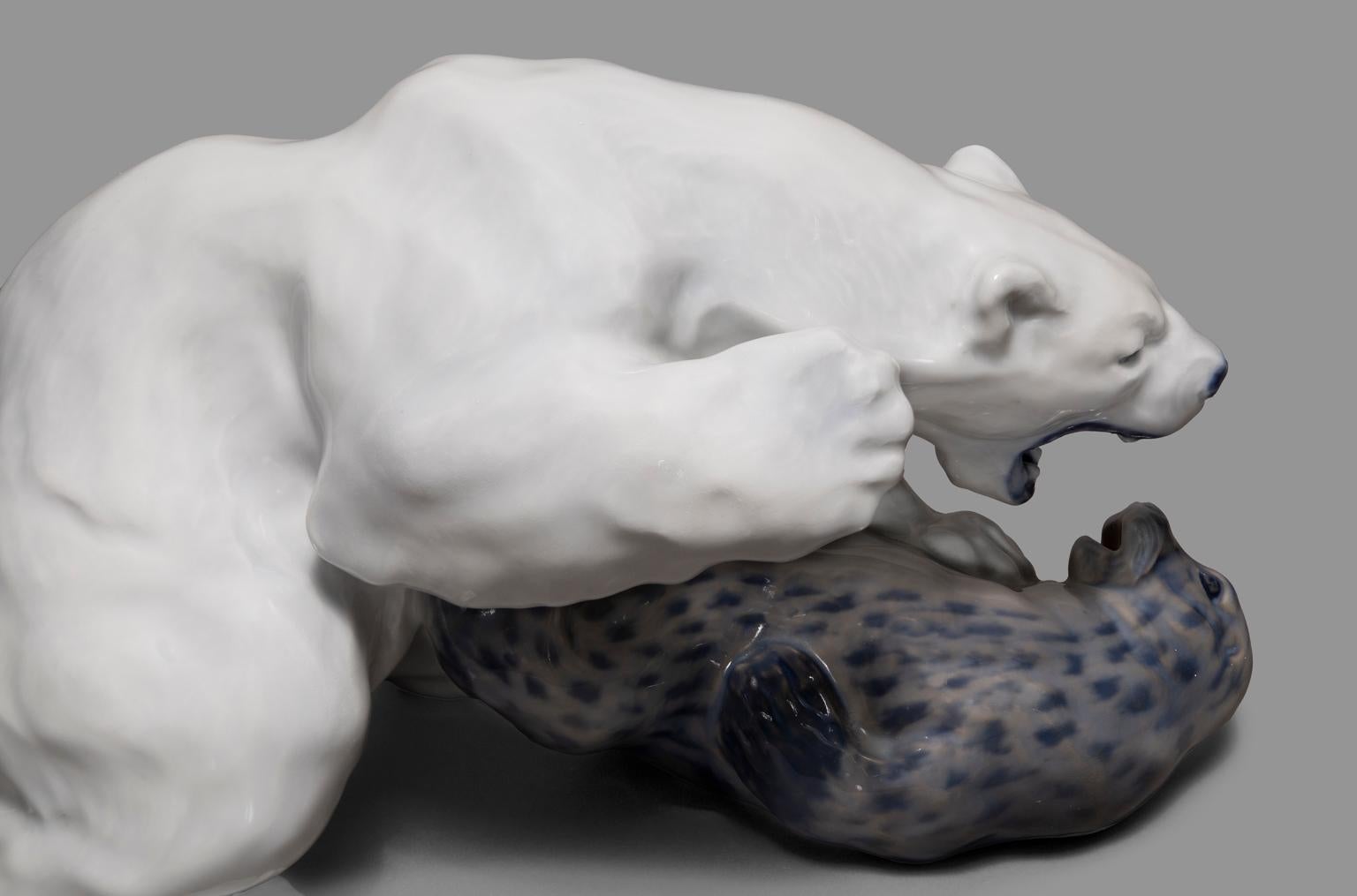 Royal Copenhagen Figurine en porcelaine Porcelain Bear & Seal de Knud Kyhn #1108 en vente 3