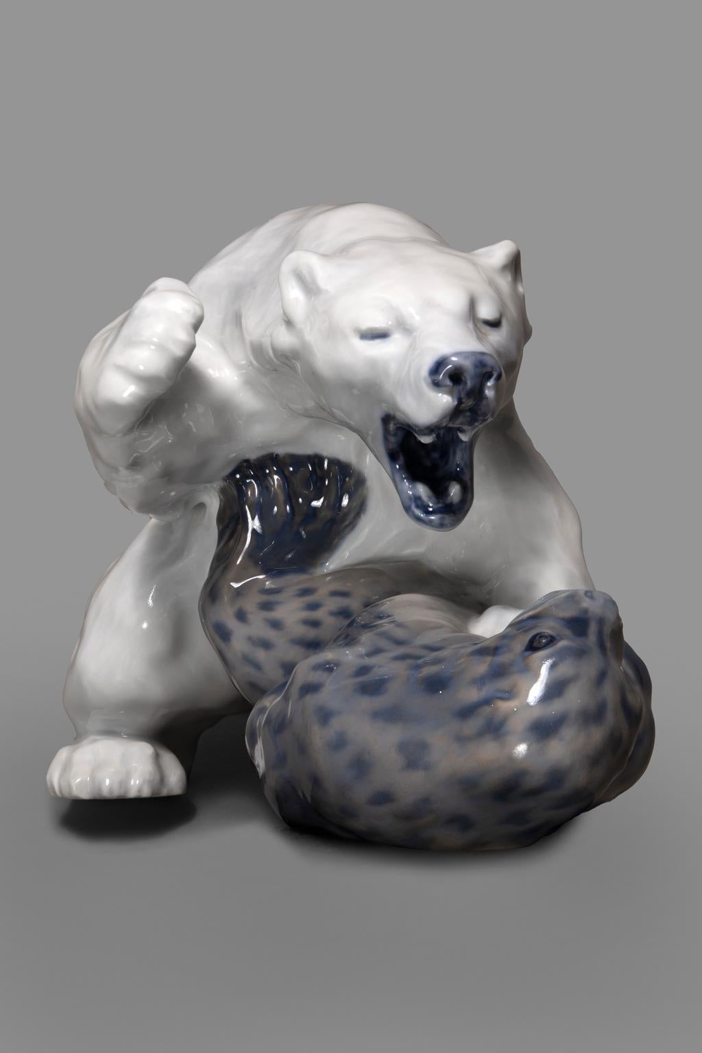 Royal Copenhagen Figurine en porcelaine Porcelain Bear & Seal de Knud Kyhn #1108 en vente 1
