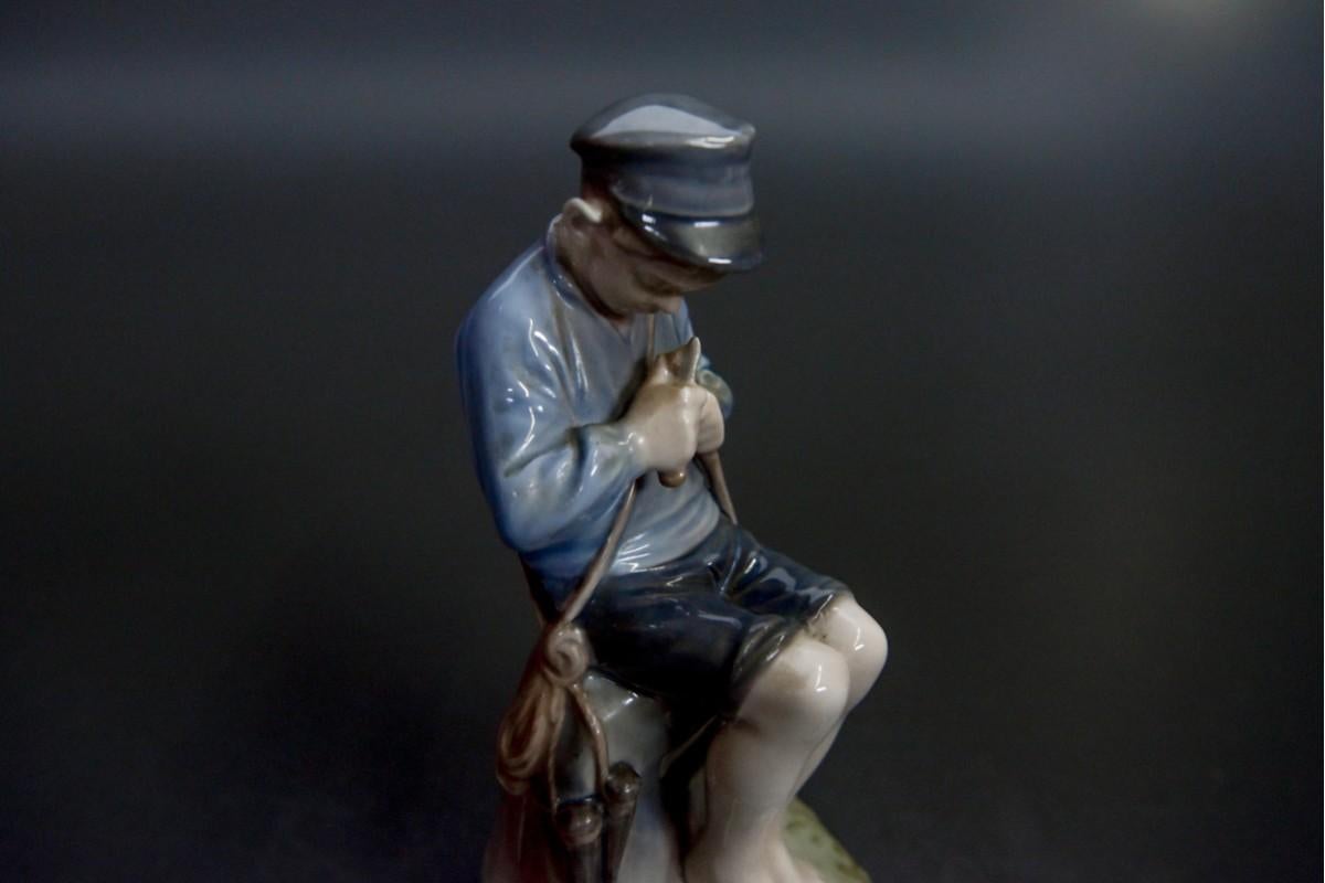 Milieu du XXe siècle Figurine en porcelaine Royal Copenhagen n° 905 en vente