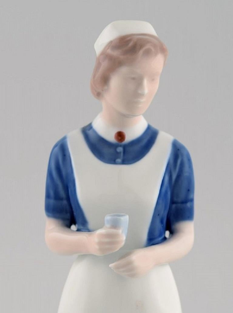 Royal Copenhagen porcelain figurine. Nurse. Model 4507. 
Dated 1969-1974.
Measures: 21.5 x 6.5 cm.
In excellent condition.
Stamped.
1st factory quality.