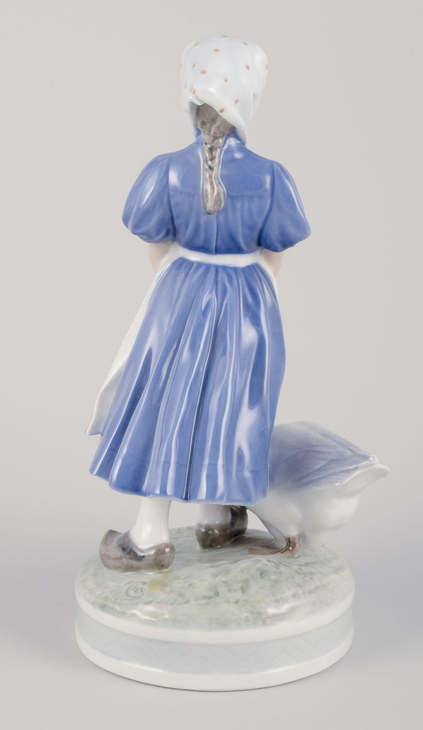 Royal Copenhagen, porcelain figurine of a girl with goose. Porcelana en venta