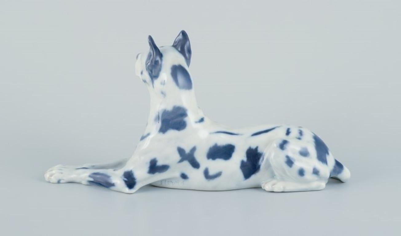 Royal Copenhagen, porcelain figurine of a Great Dane harlequin.
Designed by Peter Herold.
Model number 1679.
Dating: 1985-1991.
Second factory quality.
Perfect condition.
Marked.
Dimensions: Length 22.3 cm x Height 11.5 cm.
