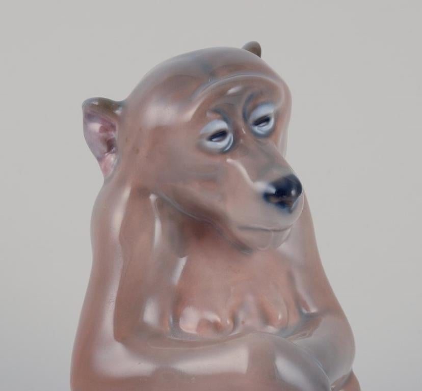 Porcelaine Royal Copenhagen. Figurine de singe en porcelaine. Conçu par Niels Nielsen. en vente