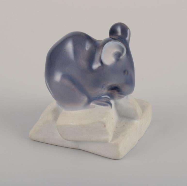 Figura de porcelana de Royal Copenhagen de un ratón. Principios del siglo XX. Danés en venta