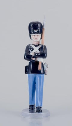 Statuetta in porcellana di Royal Copenhagen raffigurante una guardia reale danese.