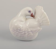 Royal Copenhagen porcelain figurine of a white dove. Approximately from 1930.