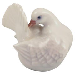 Royal Copenhagen porcelain figurine of a white dove. Approximately from 1930.