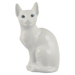 Königliches Kopenhagen. Porzellanfigur einer weißen sizilianischen Katze aus Porzellan. 