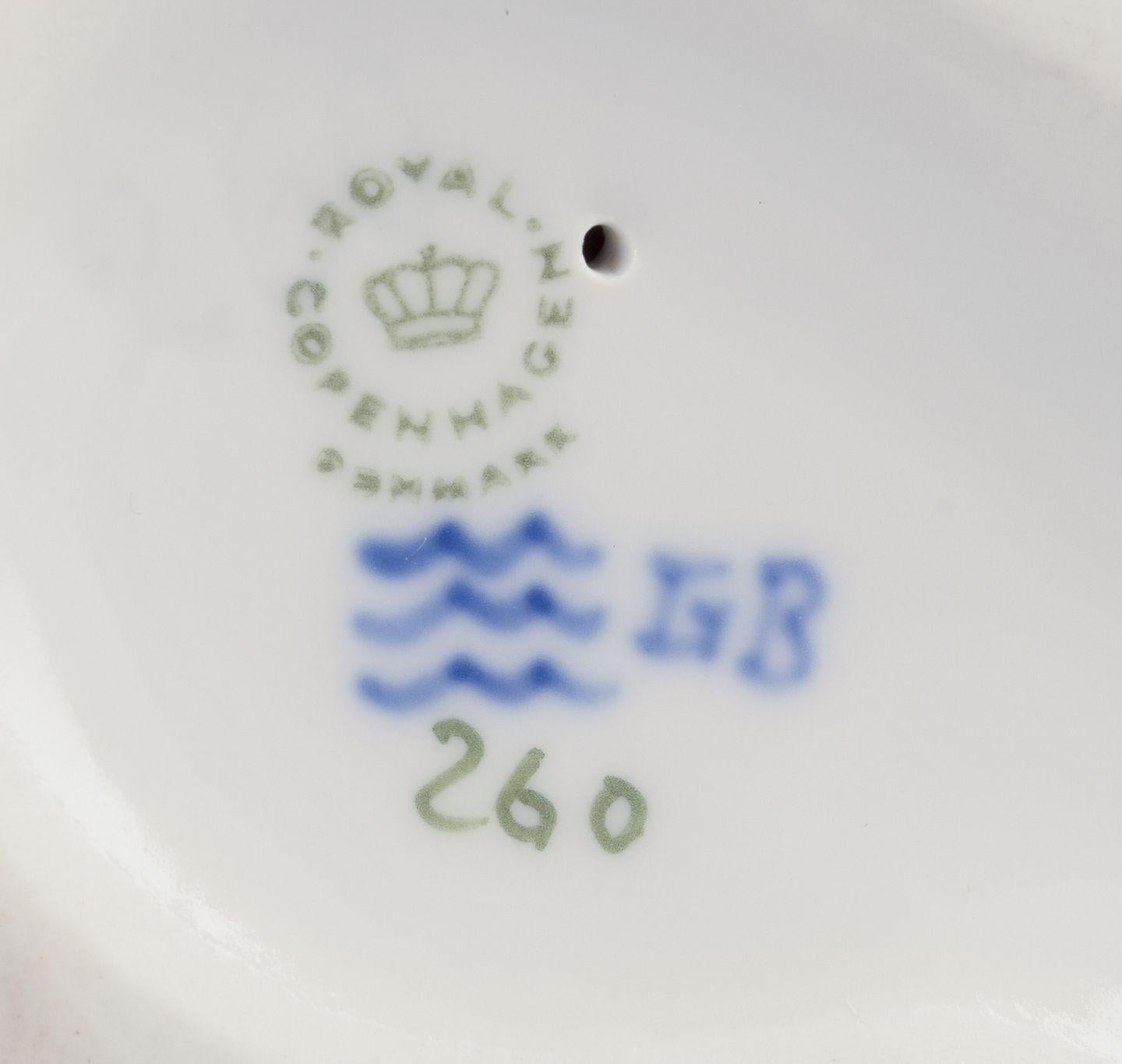 Royal Copenhagen, statuetta in porcellana di due cuccioli di Pointer. in vendita 1