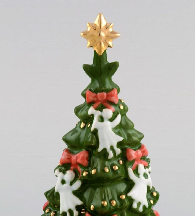 Royal Copenhagen porcelain figurine. The Annual Christmas Tree. 2010.
Measures: 14 x 8.5 cm
In excellent condition.
Stamped.
1st factory quality.