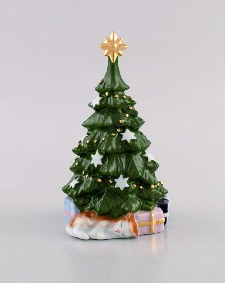 Royal Copenhagen porcelain figurine. The Annual Christmas Tree. 2011.
Measures: 14.5 x 9 cm
In excellent condition.
Stamped.
1st factory quality.