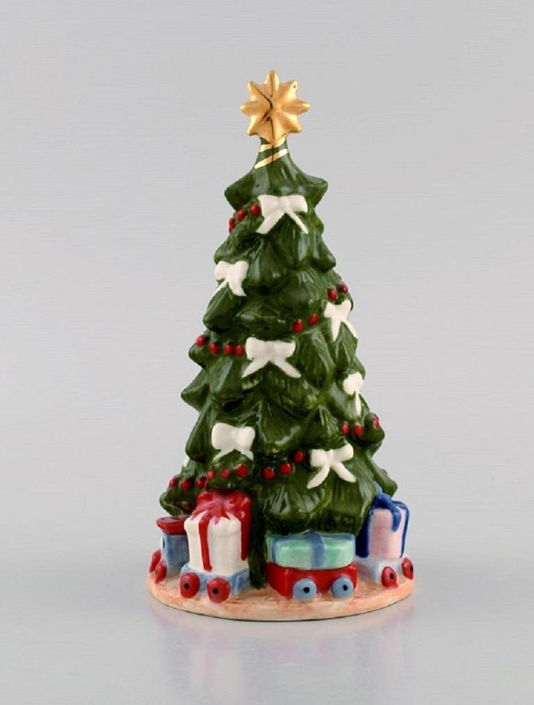 Figurine en porcelaine Royal Copenhagen. L'arbre de Noël annuel. 2018.
Mesures : 15 x 8 cm
En parfait état.
Estampillé.
1ère qualité d'usine.