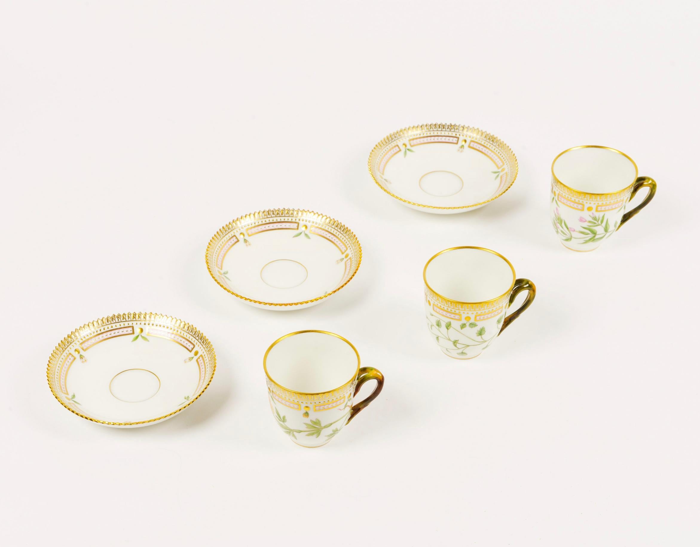 20ième siècle Service de table en porcelaine Royal Copenhagen « Flora Danica » pour 12 personnes en vente