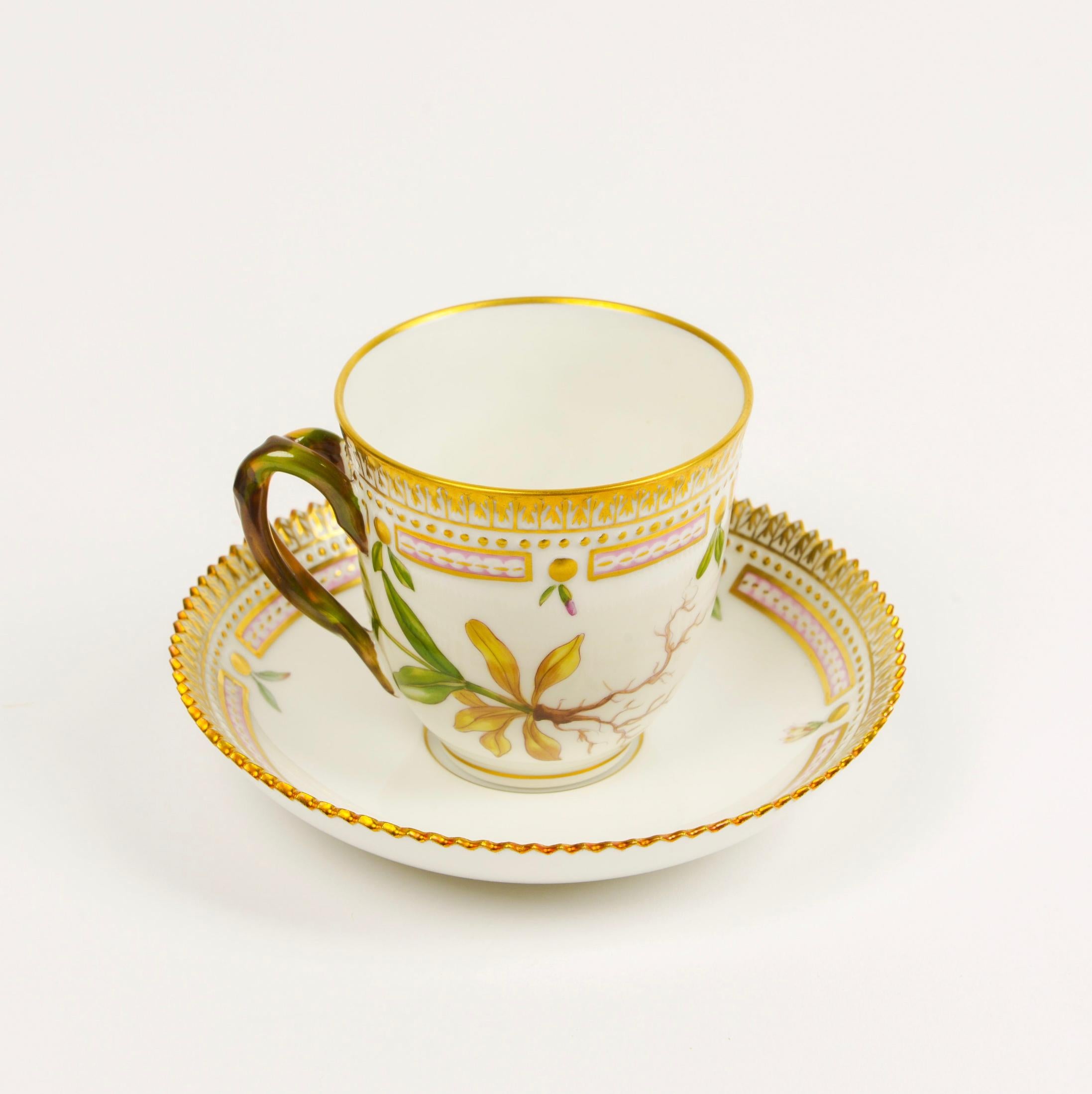 Porcelaine Service de table en porcelaine Royal Copenhagen « Flora Danica » pour 12 personnes en vente