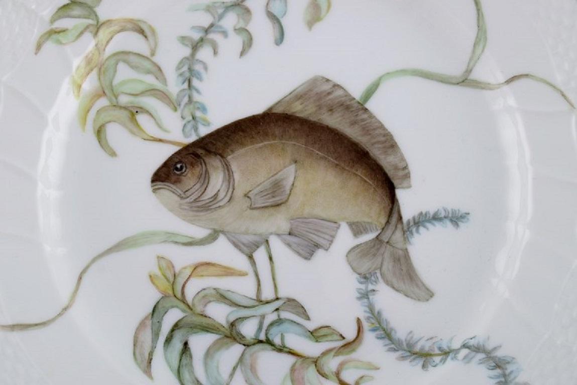 Royal Copenhagen porcelain lunch plate with hand-painted fish motif and golden border. Flora / Fauna Danica style. Dated 1965.
Diameter: 22 cm.
In excellent condition.
Stamped.
3rd factory quality.