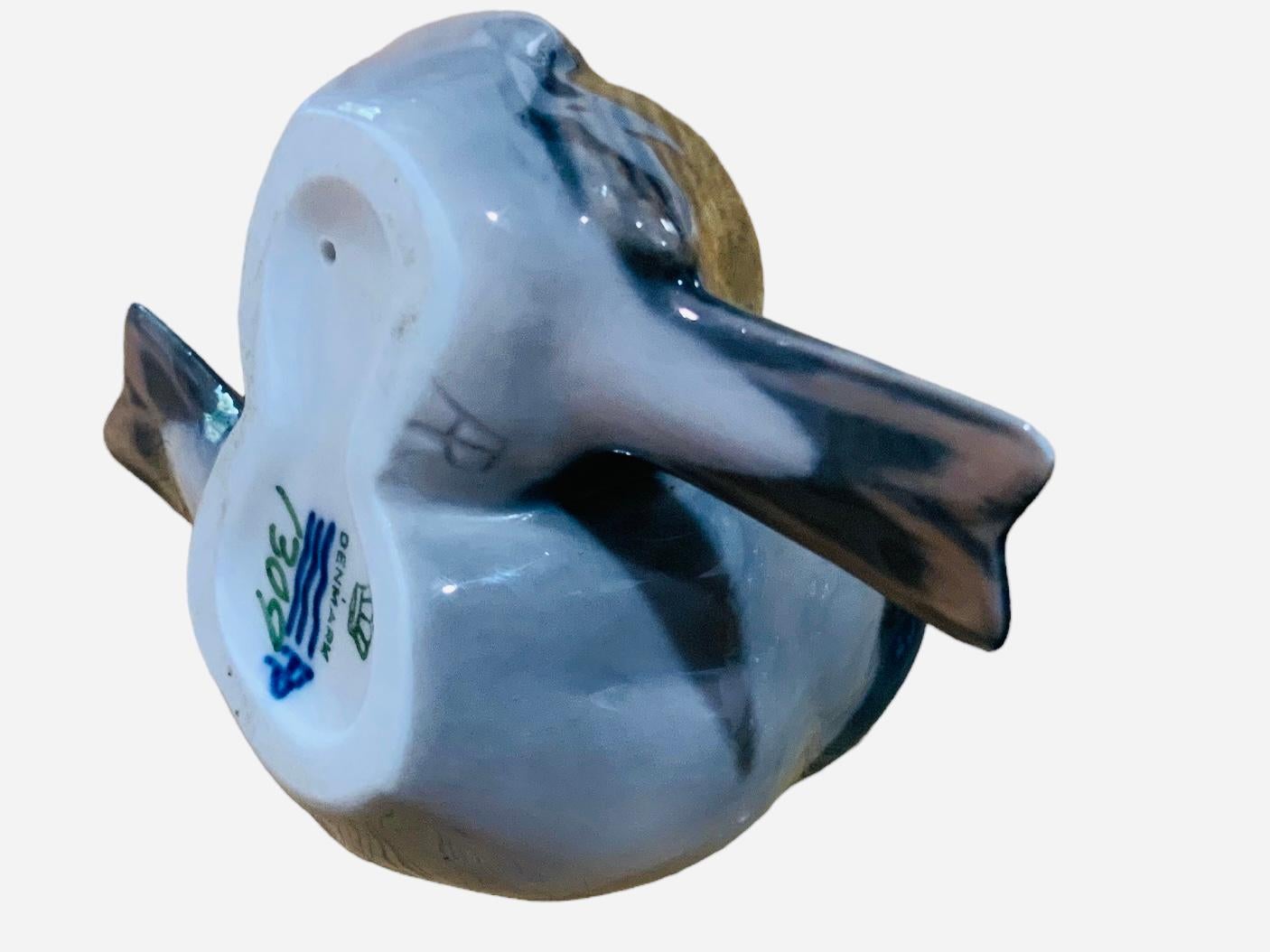 Royal Copenhagen Porcelain Pair Of Birds Figurines In Good Condition In Guaynabo, PR