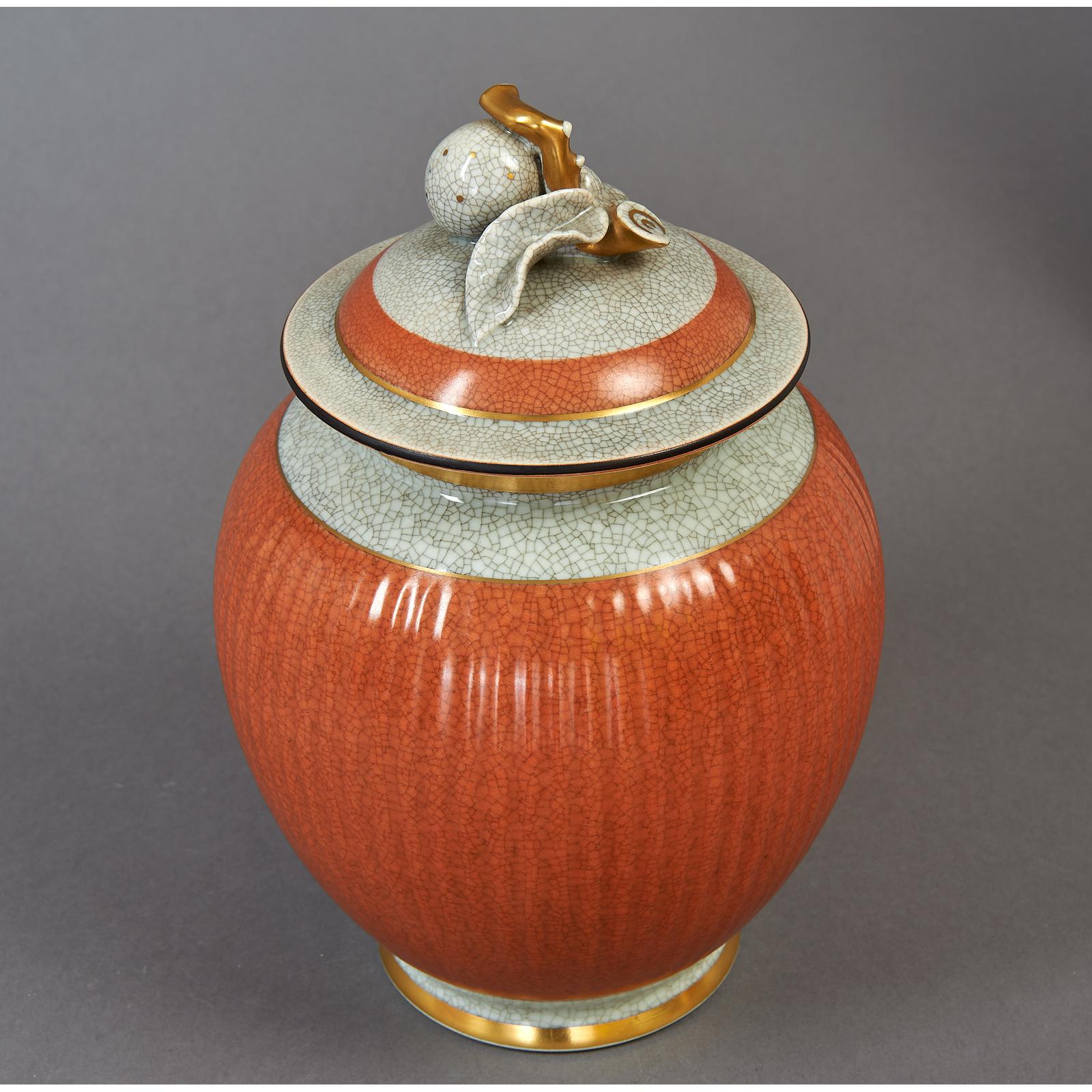 Scandinave moderne Vase avec couvercle en porcelaine de Royal Copenhagen, années 1950 en vente