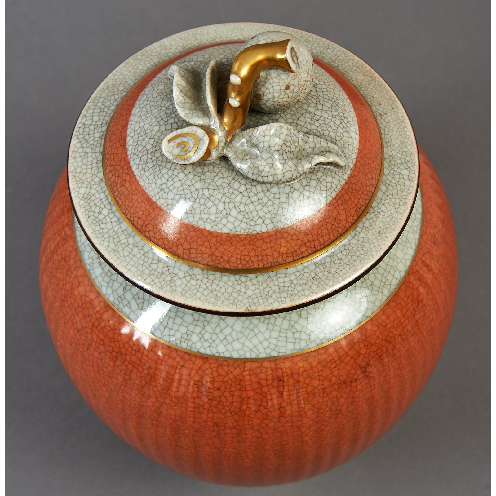 Vase avec couvercle en porcelaine de Royal Copenhagen, années 1950 Bon état - En vente à New York, NY
