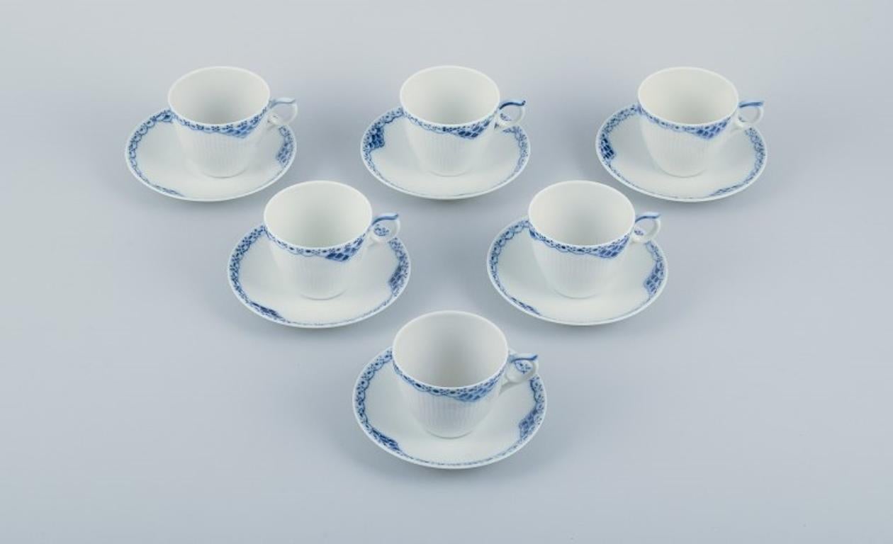 Royal Copenhagen, Princess.
A set of six coffee cups with saucers.
Model number 111/756.
Dating 1975-1979.
First factory quality.
In perfect condition.
Marked.
Cup: Diameter 7.5 cm (without handle) x Height 6.5 cm.
Saucer: Diameter 13.2 cm.