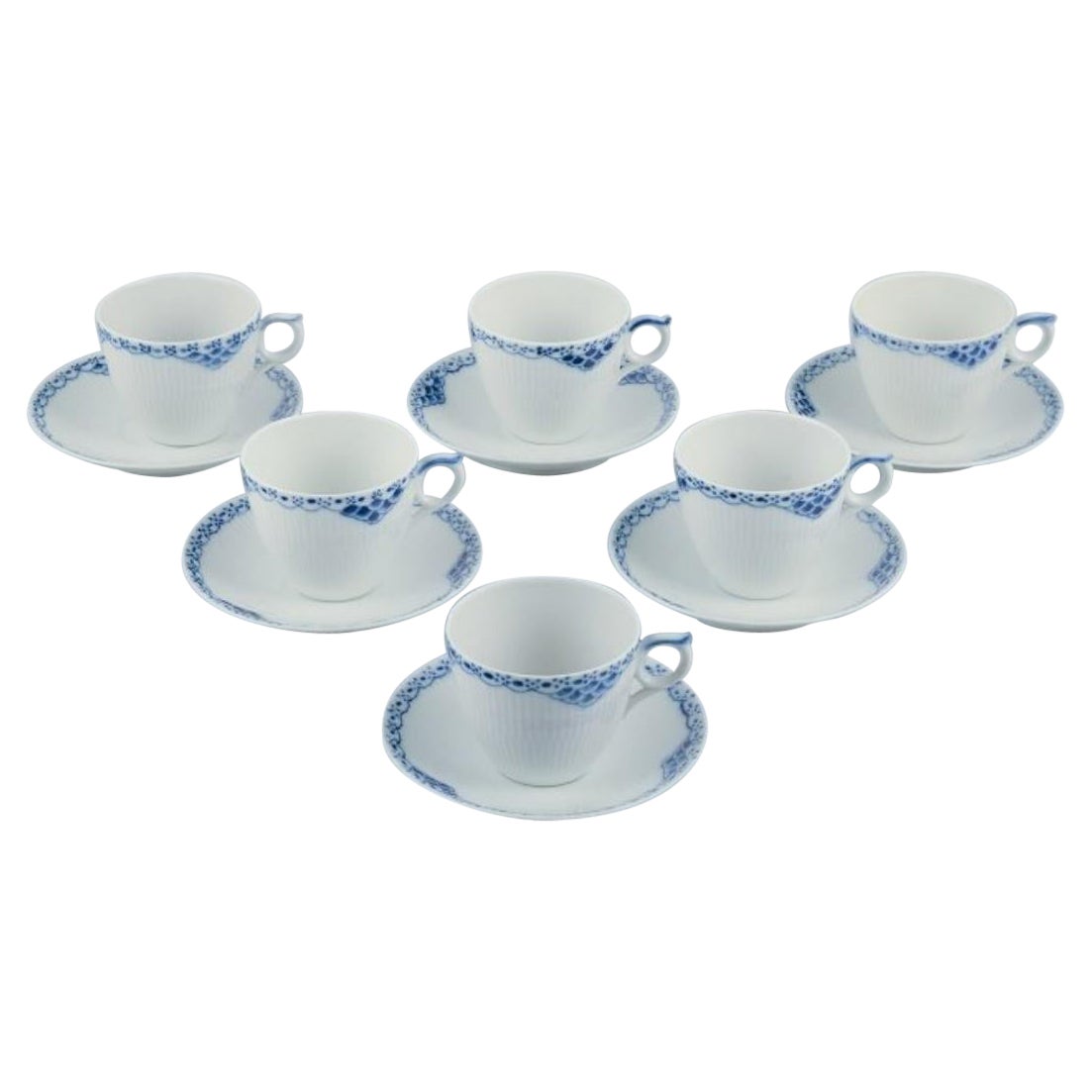 Royal Copenhagen, Princesse. Ensemble de six tasses à café avec soucoupes