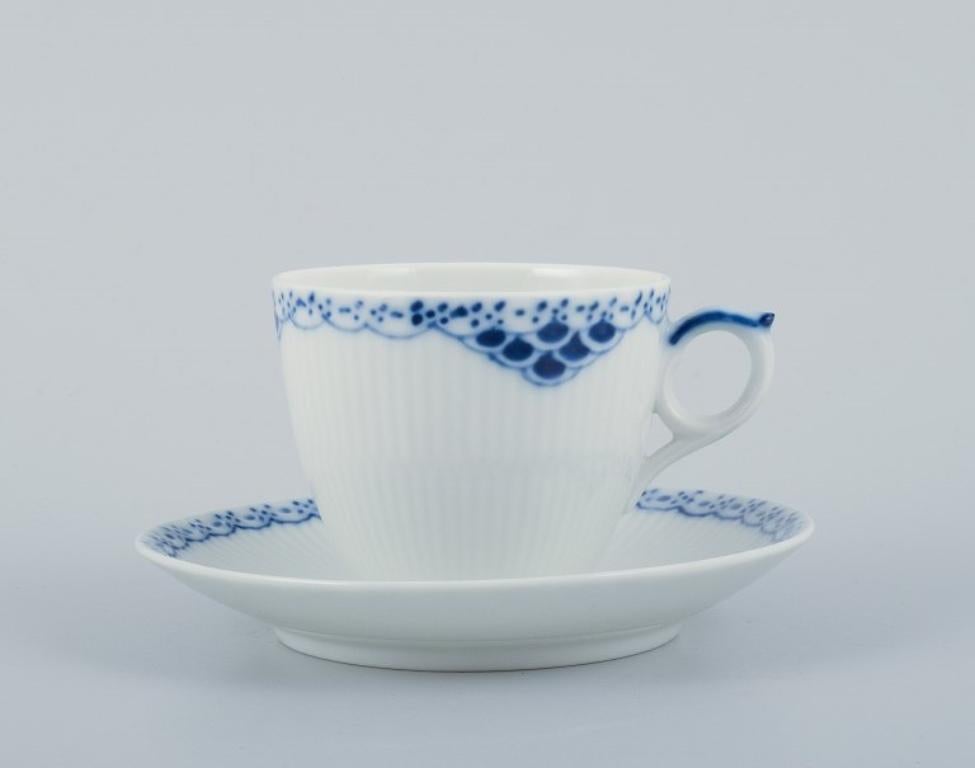 Royal Copenhagen, Prinzessin. Set aus drei Kaffeebechern mit Untertassen aus Porzellan. (Ende des 20. Jahrhunderts) im Angebot