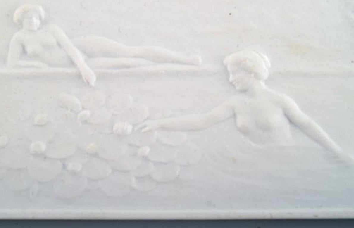 Altro Royal Copenhagen, rara placca da parete antica in biscuit, donne al bagno in vendita